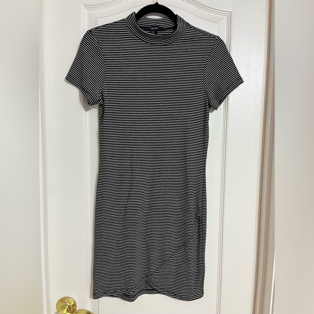 Black & White Stripped Dress - Forever 21